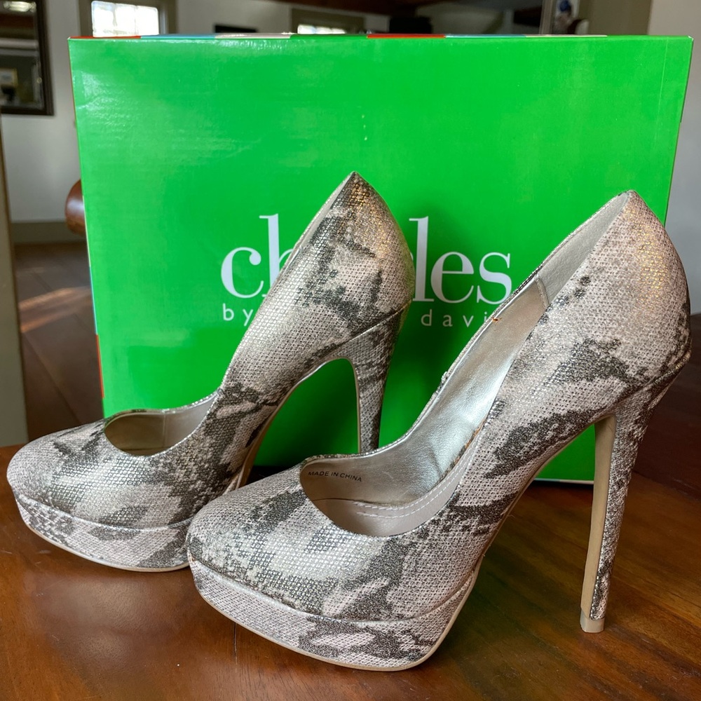 Charles David Truffle Gold Snake Heels Platform Pumps Size 5M New in Box